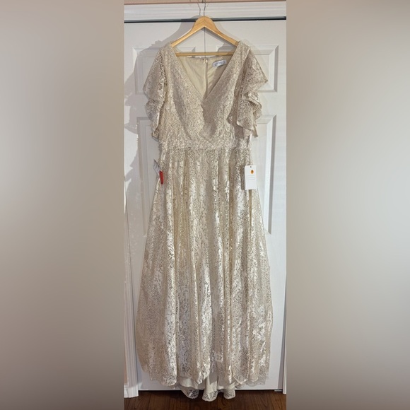 Graceful V-neck Evening Gown by Mac Duggal Style 20310 NWT in Ivory/Nude - Picture 4 of 7